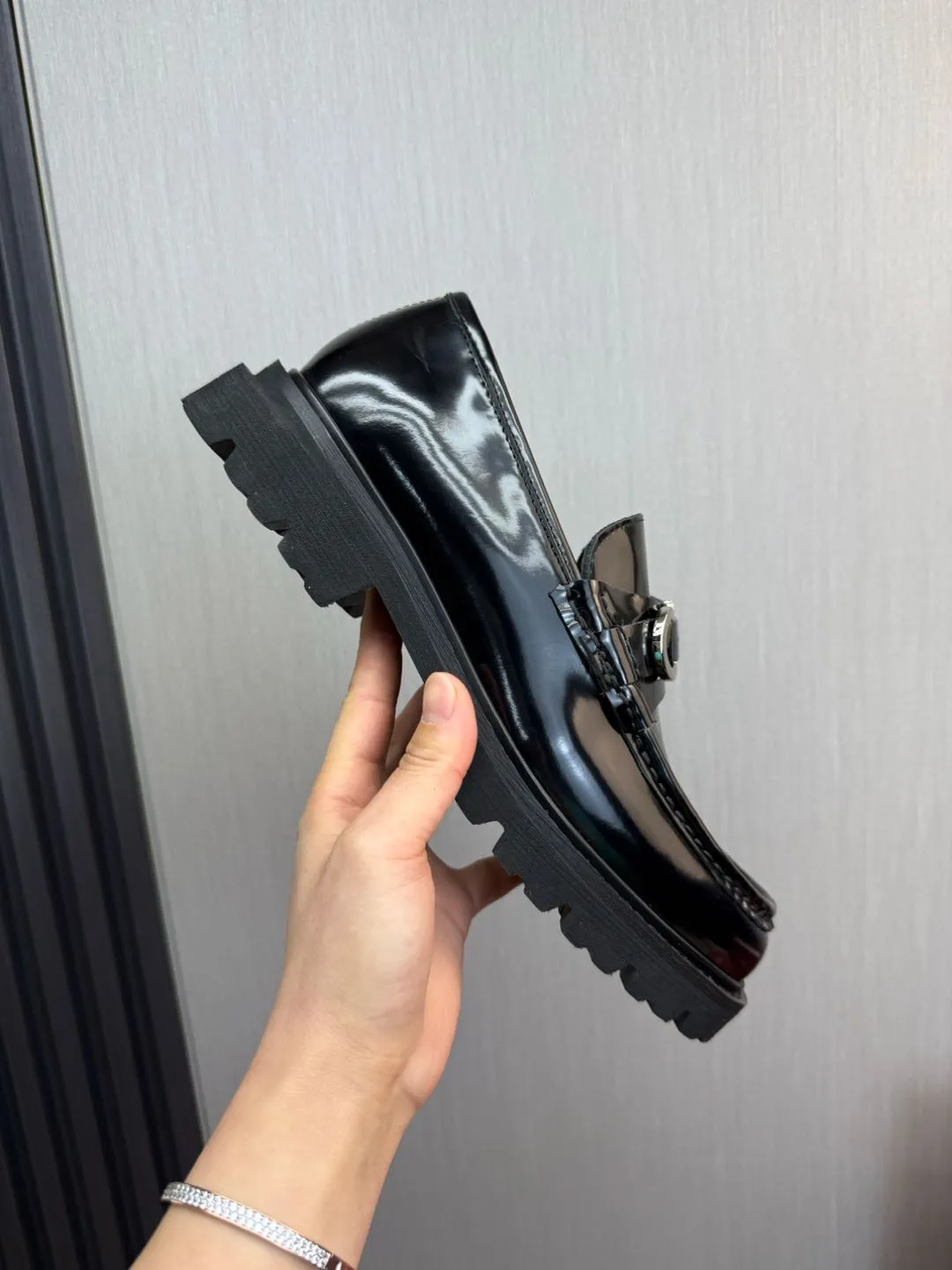 Men's shoes 💰880💰 Ferragamo. [Ferragamo] men's thick-soled loafers, the latest hot style, 1:1 original purchase quality, top quality, imported open-edge beaded cowhide leather on the upper, hand-made three-dimensional stitching highlights the round toe design, the inner foot pads are all imported cowhide, with original lightweight foam outsole, matching code 39-44, (38, 45 custom-made, non-refundable)